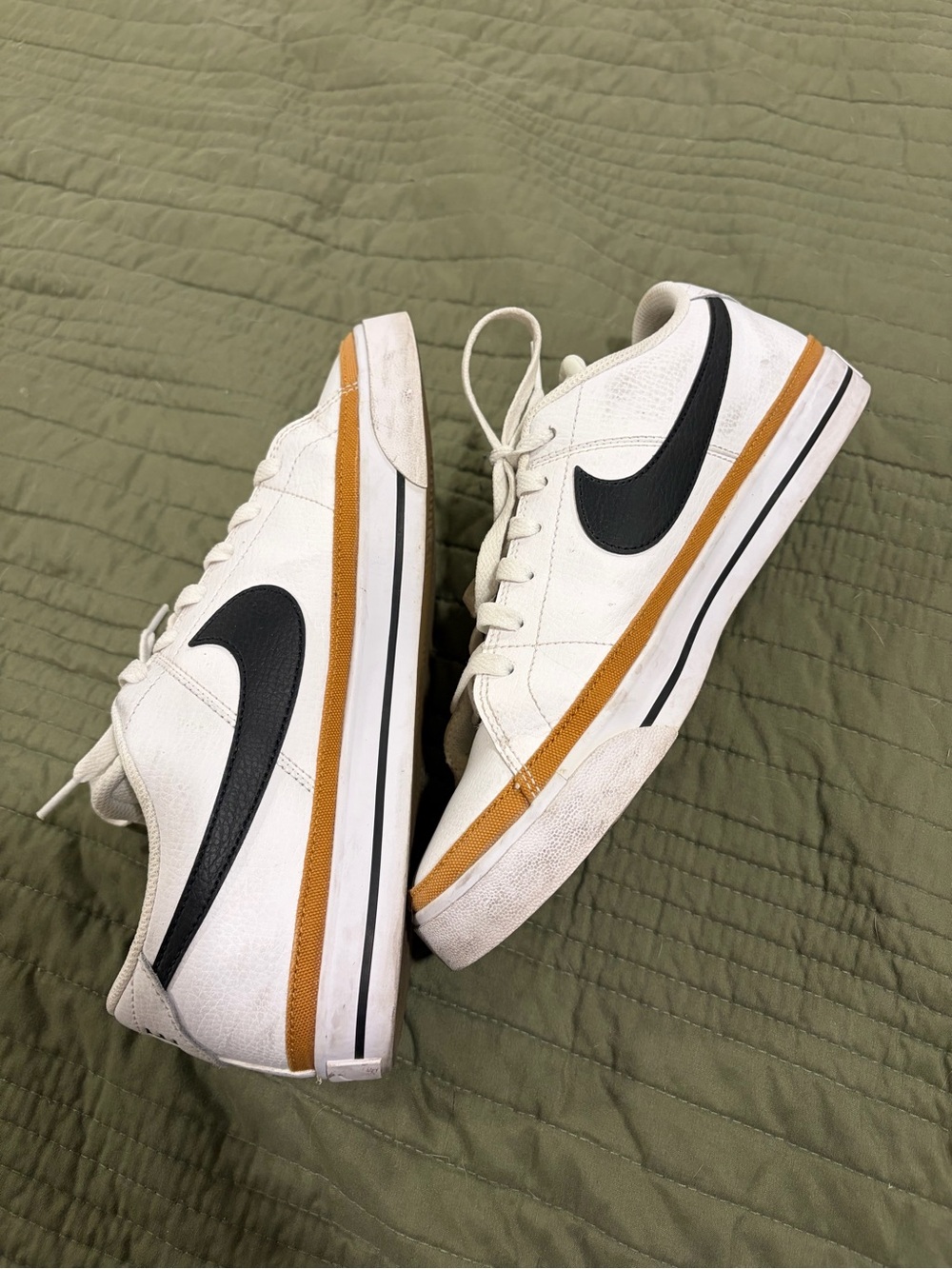 Nike Legacy Court sneakers women’s